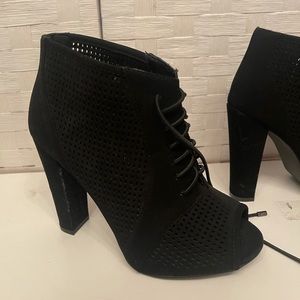 Peep toes boot heels